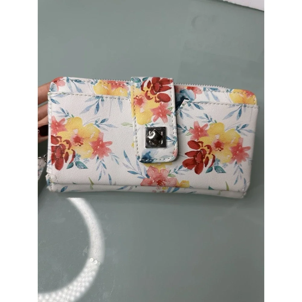 The Unbranded Brand women purse